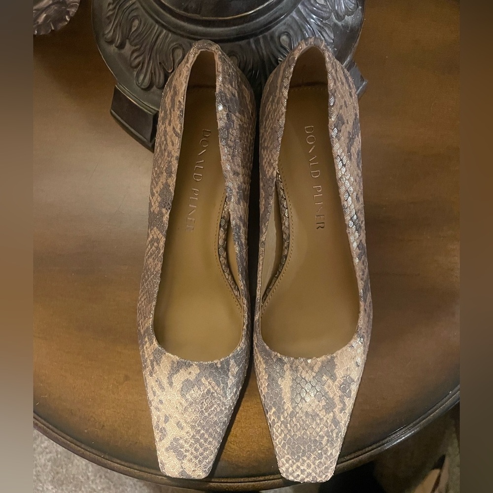 Donald J. Pliner Women's Snakeskin Heels - Tan